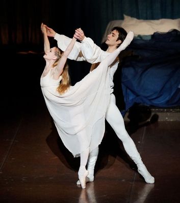 sRomeo and Juliet_Amatriain Vogel_2 (c) Stuttgart Ballet.jpg