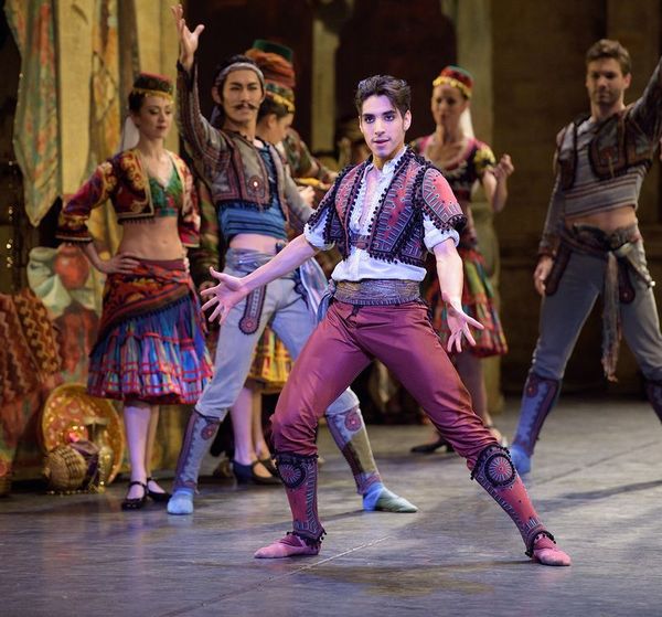 small600_trim_Cesar Corrales as Birbanto in Le Corsaire (c) Laurent Liotardo.jpg