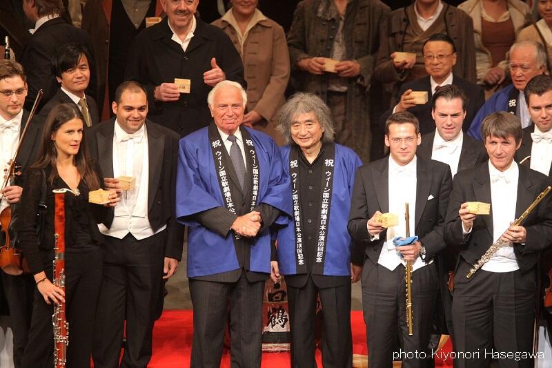 08-10.26ウィーン国立歌劇場通算100回公演達成4.jpg